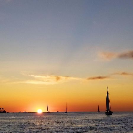 Be Local - Sleep Aboard The Santa Maria Sailing Boat In Lisbon Leilighet Eksteriør bilde