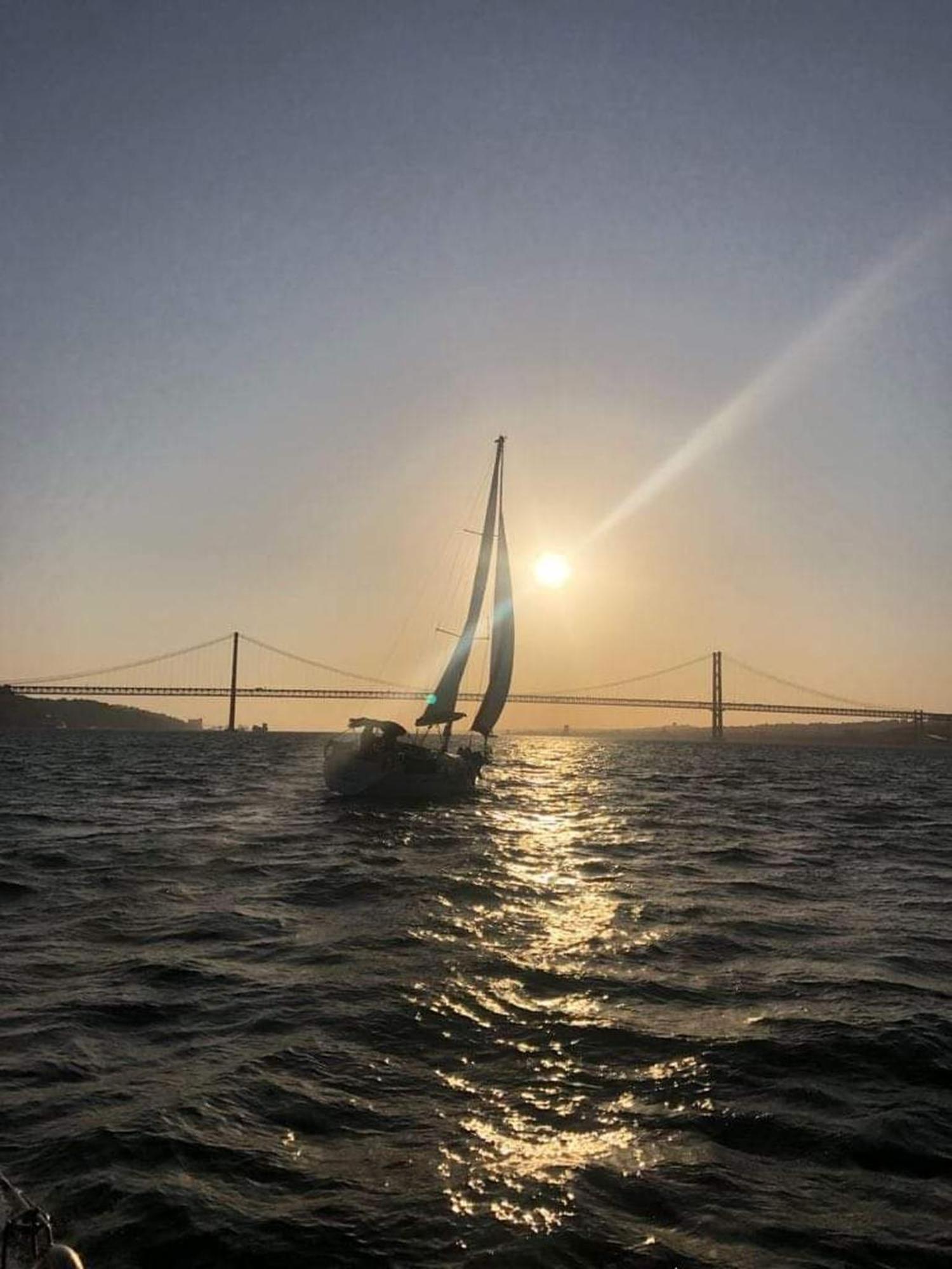 Be Local - Sleep Aboard The Santa Maria Sailing Boat In Lisbon Leilighet Eksteriør bilde