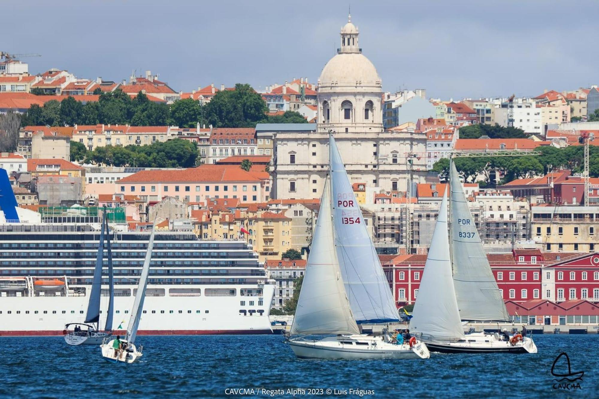 Be Local - Sleep Aboard The Santa Maria Sailing Boat In Lisbon Leilighet Eksteriør bilde