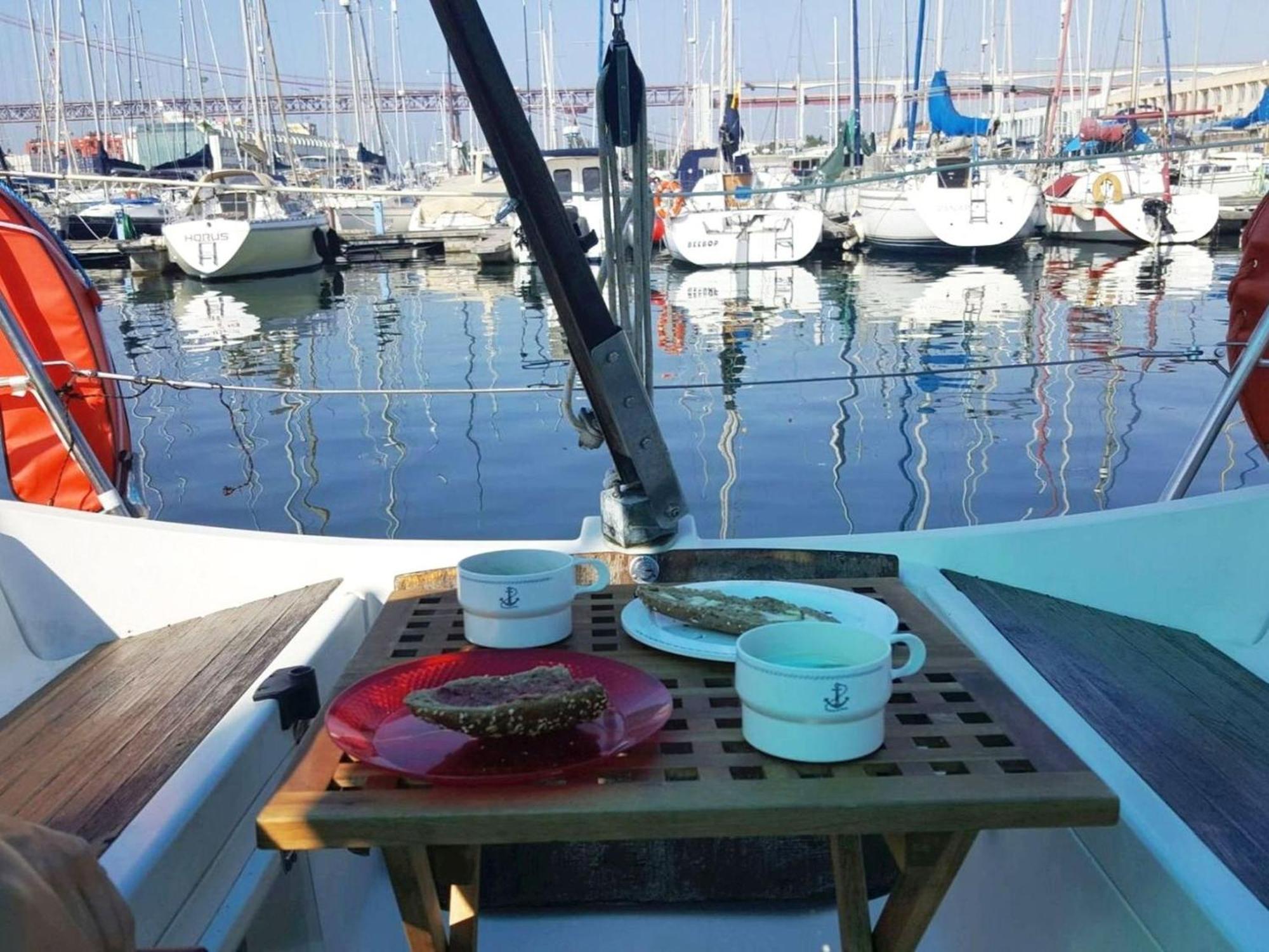 Be Local - Sleep Aboard The Santa Maria Sailing Boat In Lisbon Leilighet Eksteriør bilde